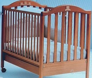 Lettino bimbo/a senza materasso.