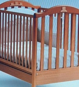 Lettino bimbo/a senza materasso.