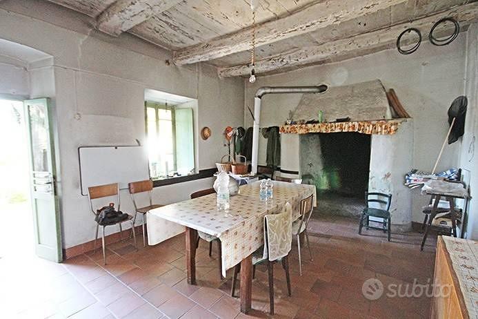 Rustico / Casale di 520 m² con più di 5 locali e b - Altro
