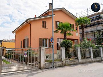 Appartamento di 130 m² con 4 locali e box auto a L