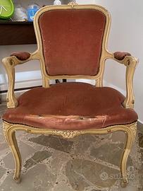 Due poltrone in legno e velluto