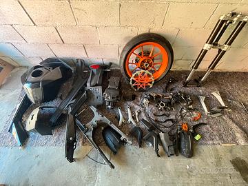 Pezzi ktm duke 390
