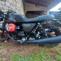 Motoguzzi V7 Carbon 750