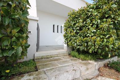 VILLA A SCHIERA A OSTUNI