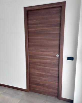 Porte interne scorrevoli effetto legno colore noce