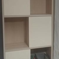 Libreria alta con ante scorrevoli