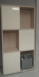 Libreria alta con ante scorrevoli