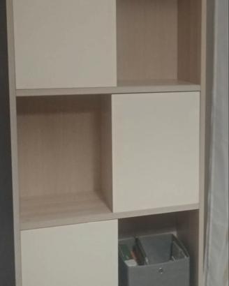 Libreria alta con ante scorrevoli