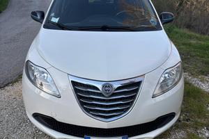 Lancia ypsilon 0.9 twinair 85 cv 5 porte metano