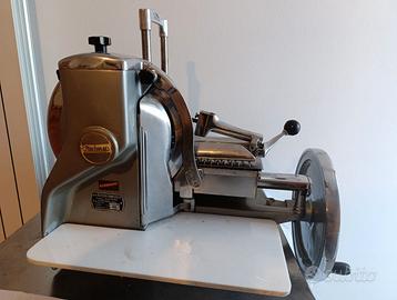 Affettatrice professionale a volano