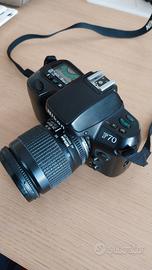 Nikon F70 con obiettivo 