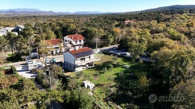 VILLA A SCHIERA A TRIESTE