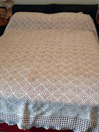 Copriletto fatto a mano all'uncinetto