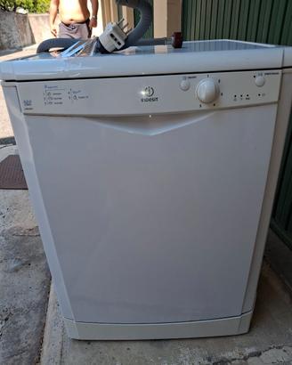 Lavastoviglie seminuova indesit
