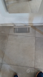 Pogiapiedi piedi in acciaio