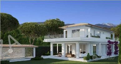Villa di 199 m² con più di 5 locali a Forte dei Ma