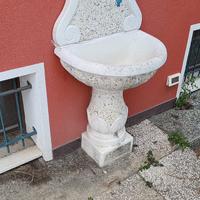 Fontana da giardino in cemento decorata