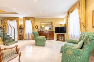Appartamento di 152 m² con 4 locali e box auto a R