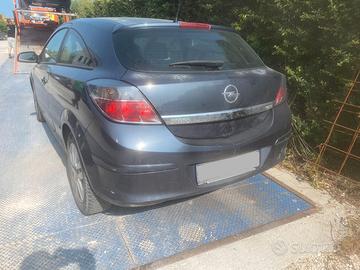 opel astra gtc per ricambi