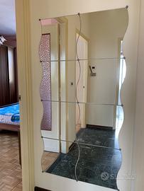 Specchio di design con sagoma irregolare