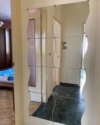 Specchio di design con sagoma irregolare