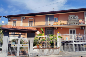 5 Vani Corso Sicilia Motta Sant' Anastasia