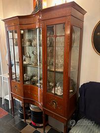 Vetrina in satinwood con due ante a vetro