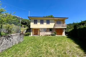 VILLA SINGOLA A FERRARA DI MONTE BALDO