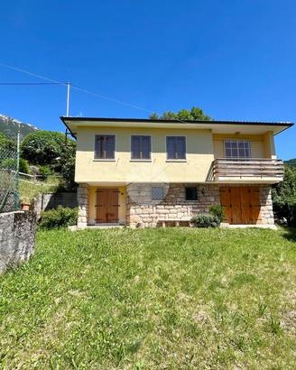 VILLA SINGOLA A FERRARA DI MONTE BALDO