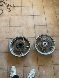 Cerchio posteriore e anteriore sh 125