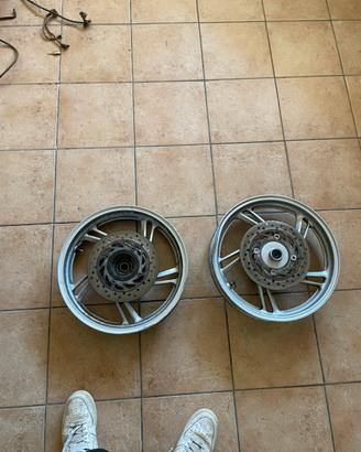 Cerchio posteriore e anteriore sh 125