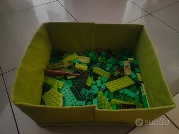 blocco di lego di vari colori 