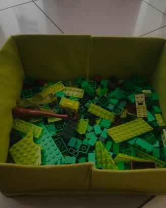blocco di lego di vari colori 