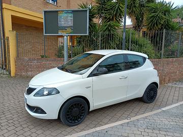 lancia Ypsilon Hybrid 