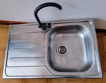 lavello da cucina più rubinetto