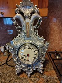 orologio da muro con termometro.