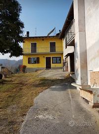 Grande casale diviso in due appartamenti