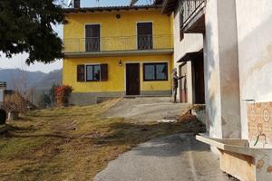 Grande casale diviso in due appartamenti