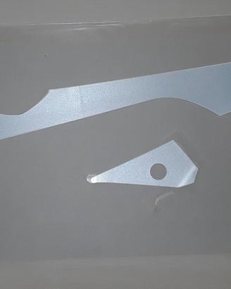 Adesivo emblema sup.carena dx gsx600-750 00-03