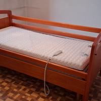 Letto motorizzato con sponde