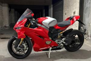 Ducati Panigale  v4