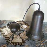 Lampada a campana stile industriale nera