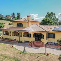 VILLA SINGOLA A BRACCIANO