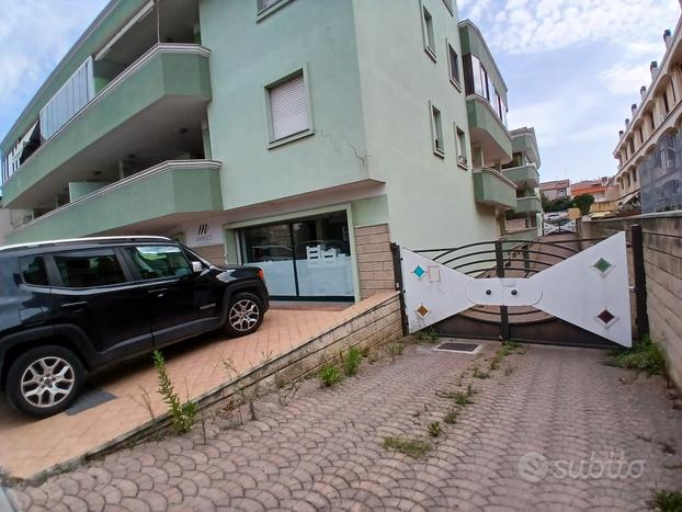 LI PUNTI, Garage con luce e acqua