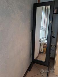 Specchio portagioie in legno nero