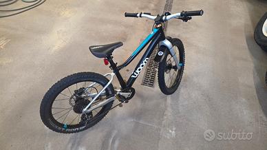 Woom OFF 4 bicicletta per bambini