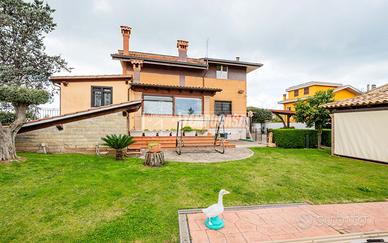 Monte Migliore - Villa bifamiliare con grande giar