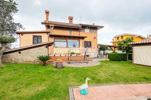 Monte Migliore - Villa bifamiliare con grande giar