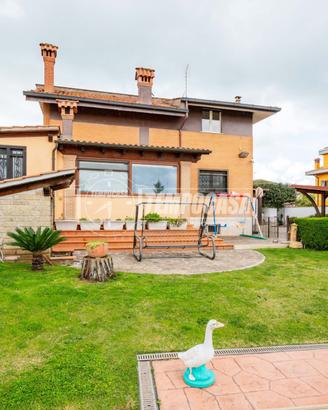 Monte Migliore - Villa bifamiliare con grande giar