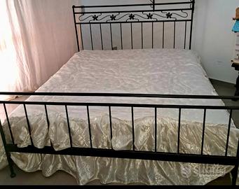 Letto e materasso matrimoniali 